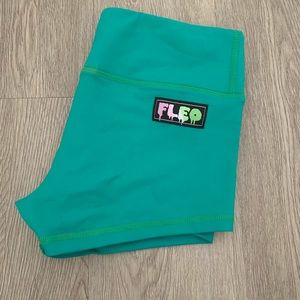 Green Fleo workout shorts size small